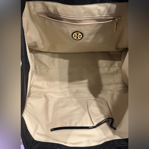 Tory Burch Ella Tote Bag. - Black. - Picture 10 of 10